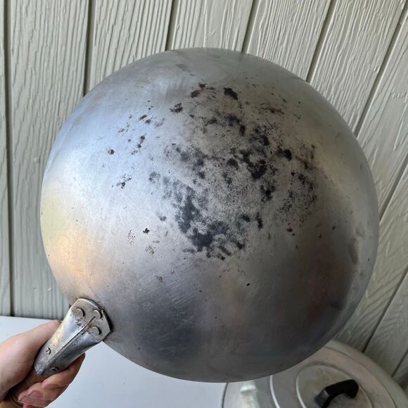 Vintage Large Carbon Steel Wok w/ Lid & Wooden Handle 20” Round Bottom - Picture 6 of 6